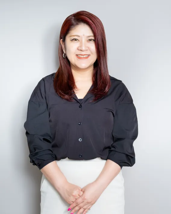 スタイリスト-小嶋奈巳